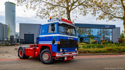 20251019-Tom-Holding-00519